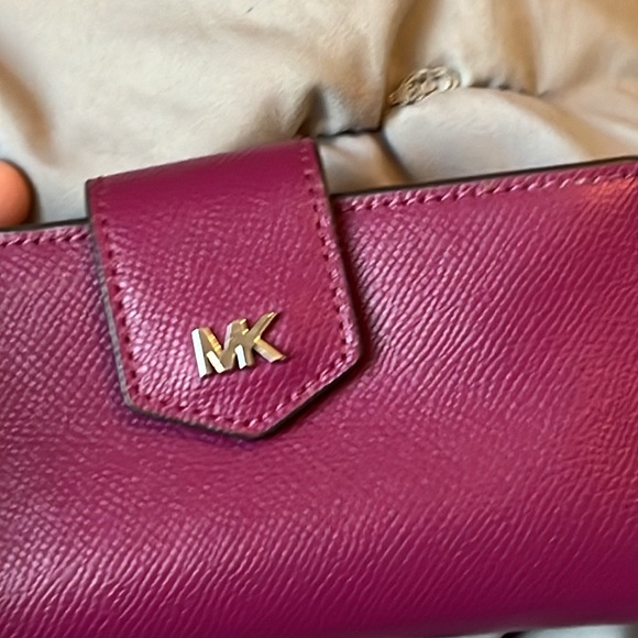Michael Kors magenta pink color Saffiano leather wallet GUC - Picture 4 of 9